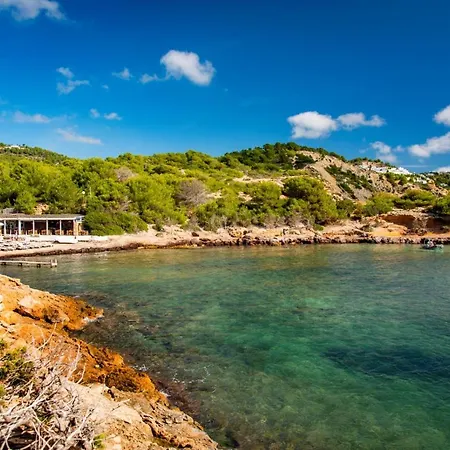 Y Santa Eulalia Konukevi 2*
