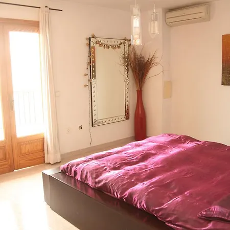 Y Santa Eulalia Konukevi